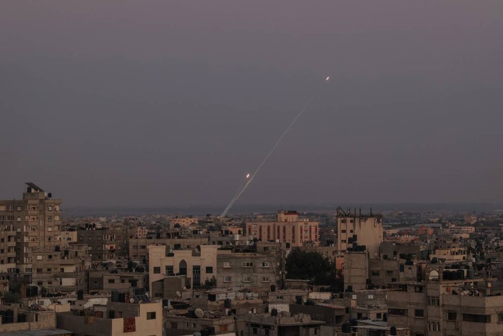 سقوط صاروخين أطلقا من قطاع غزة قرب مستوطنة كرم أبو سالم