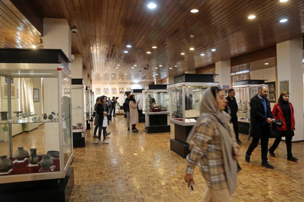 تركيا تعيد 55 قطعة أثرية تاريخية إلى إيران