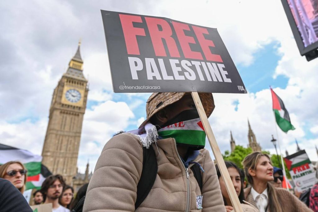 الناشطون المؤيدون لفلسطين في لندن يتعهدون بمواصلة الاحتجاج حتى “إنهاء الإبادة الجماعية” في غزة