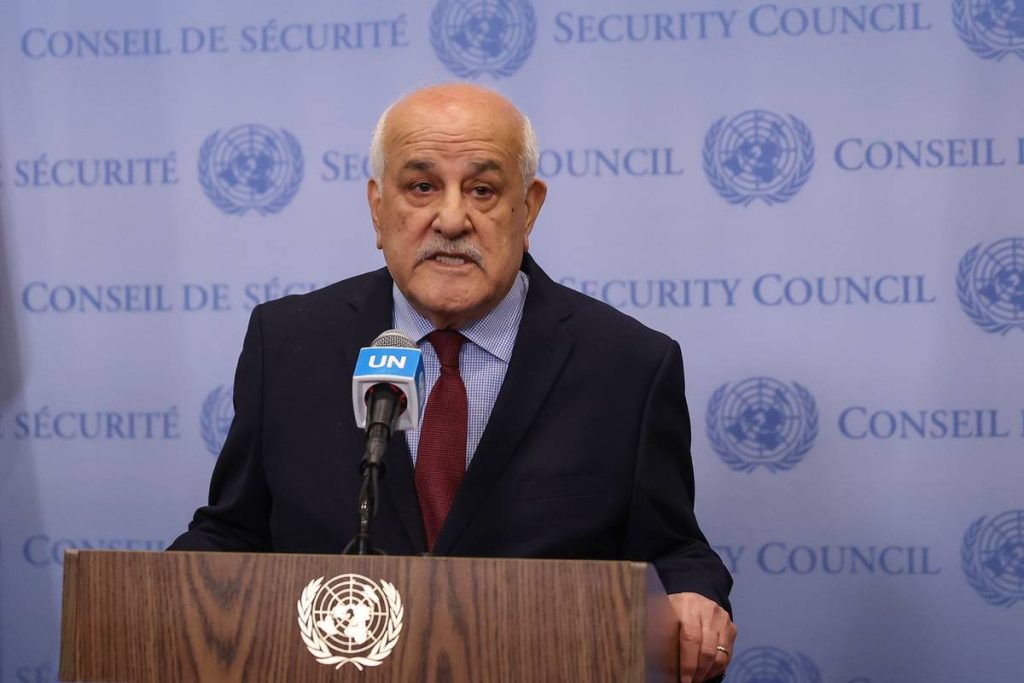 المبعوث الفلسطيني للأمم المتحدة يحث على وقف فوري لإطلاق النار لتقويض أهداف نتنياهو