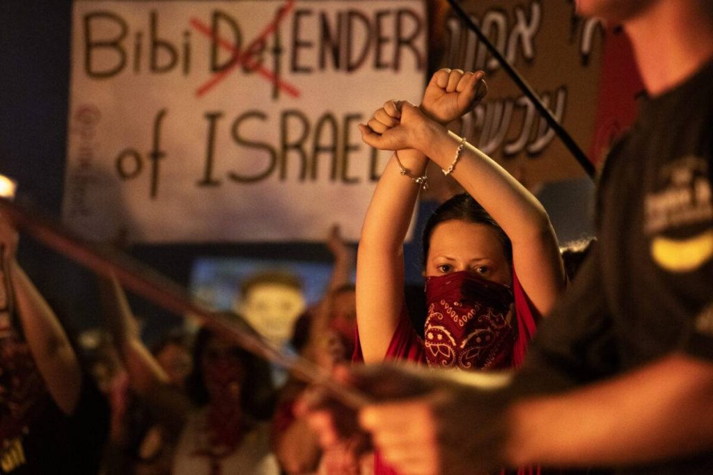 آلاف الإسرائيليين يحتجون على حكومة نتنياهو ويطالبون بتبادل الأسرى مع الفصائل الفلسطينية