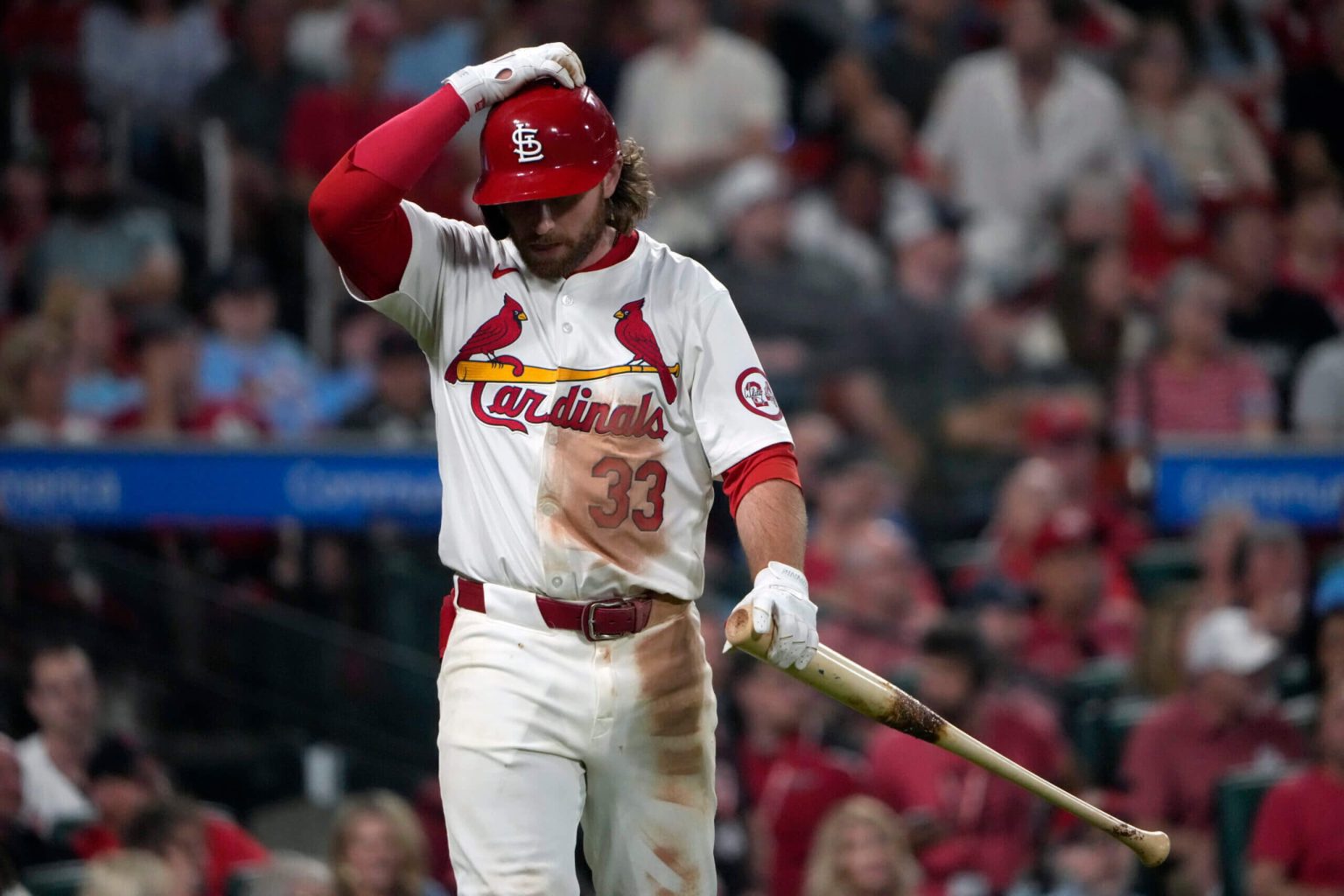 ظهرت قيود مقاعد الكاردينالز إلى النور مرة أخرى في الخسارة أمام القراصنة