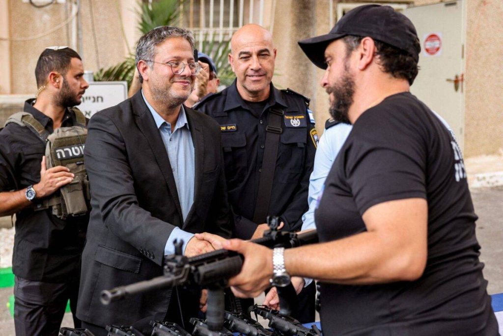 إسرائيل: تقرير يزعم أن موظفي بن جفير أصدروا تراخيص أسلحة بشكل غير قانوني