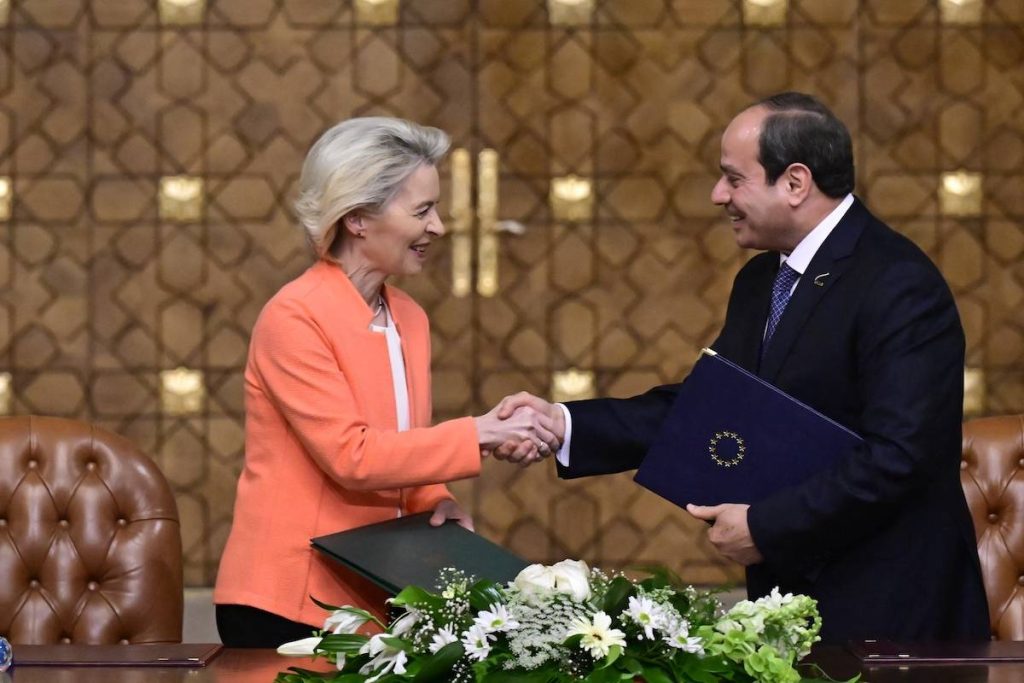 الرئيس المصري: العلاقات مع الاتحاد الأوروبي تشهد “تقدما إيجابيا”