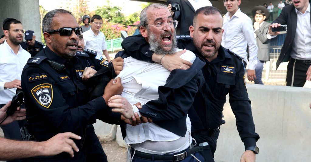 ماذا يعني حكم المحكمة العليا الإسرائيلية بشأن تجنيد الرجال الأرثوذكس المتطرفين بالنسبة لنتنياهو؟