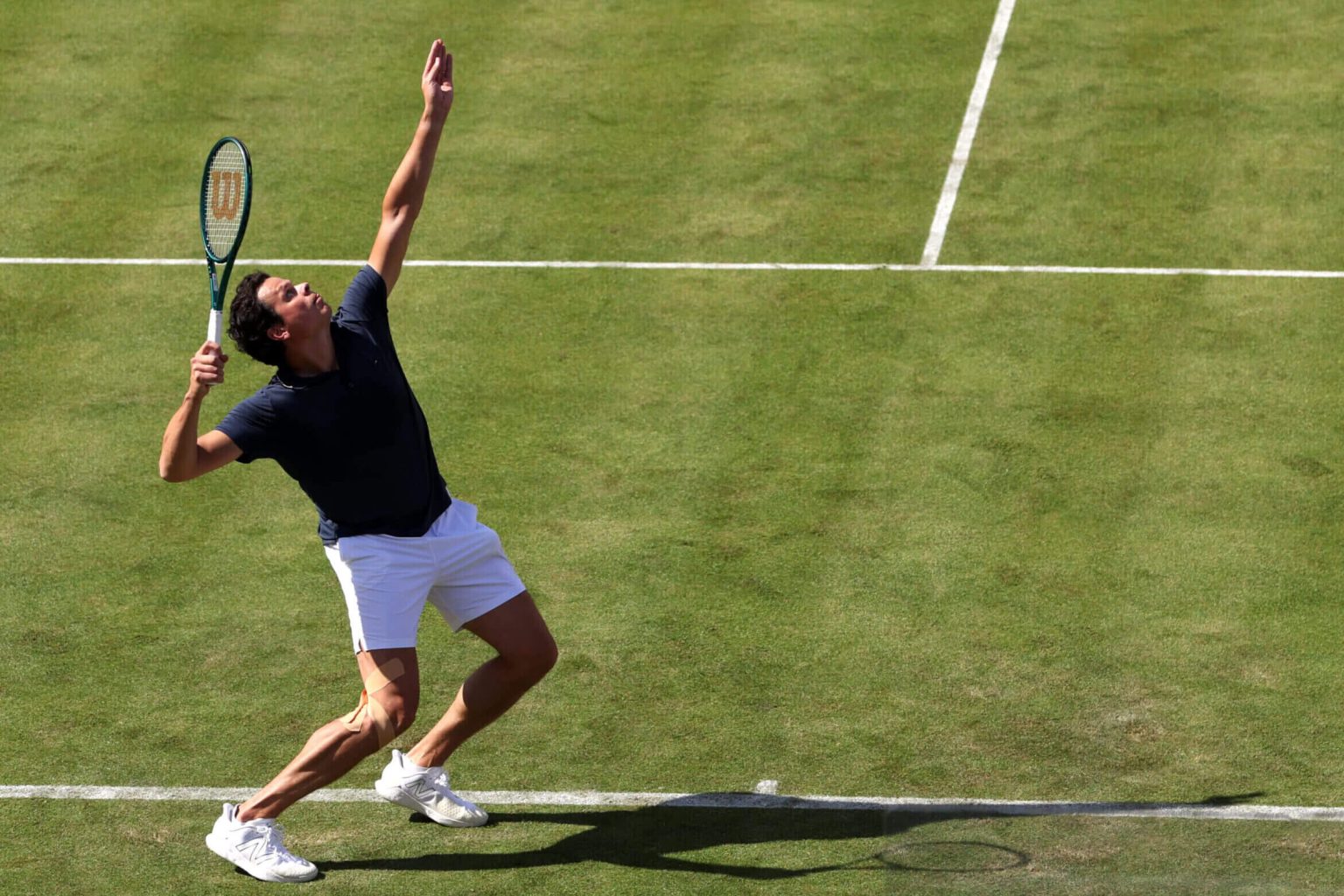 ميلوس راونيتش يحطم الرقم القياسي في جولة اتحاد لاعبي التنس المحترفين ضد كاميرون نوري في كوينز