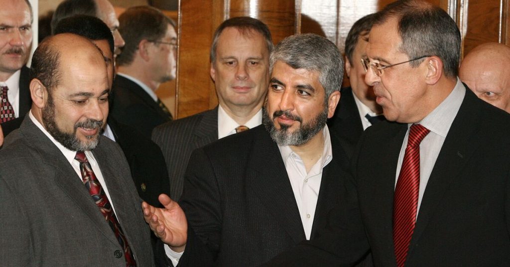 مسؤول حماس في روسيا يتحدث عن الرهائن ويسعى لوساطة موسكو لوقف إطلاق النار