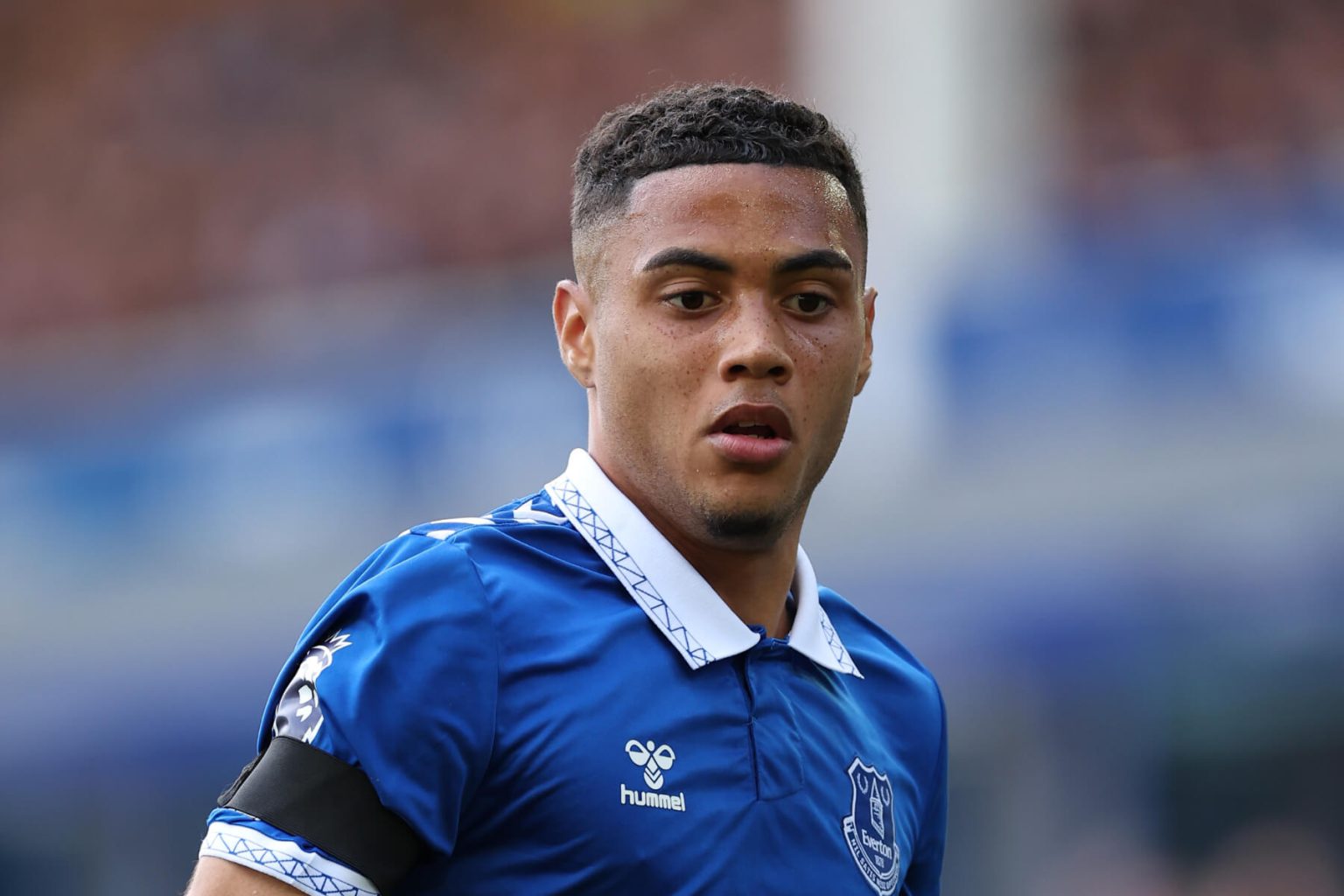 أكمل لويس دوبين انتقاله إلى أستون فيلا من إيفرتون