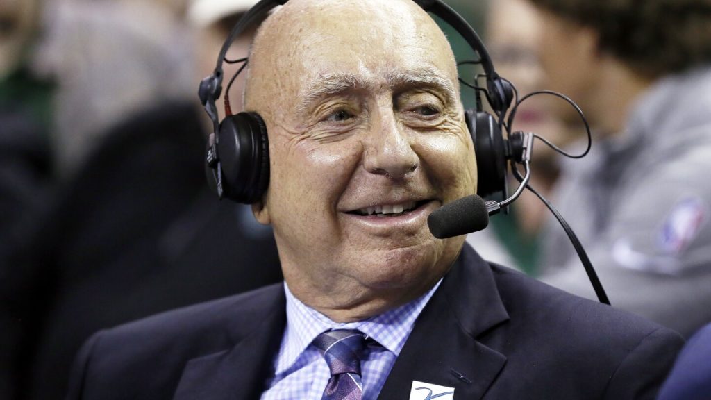 تم تشخيص إصابة ديك فيتالي من ESPN بالسرطان للمرة الرابعة بإجراء عملية جراحية مقررة يوم الثلاثاء