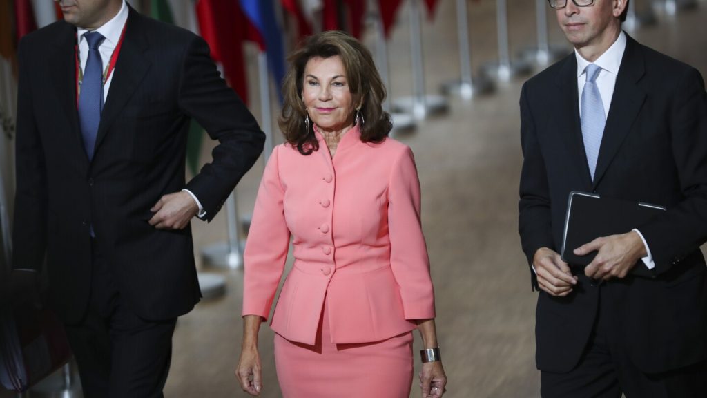 وفاة بريجيت بيرلين، أول مستشارة للنمسا، عن عمر يناهز 74 عاما