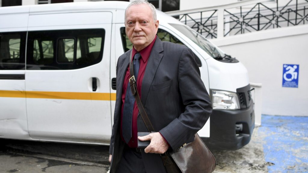 قاض يبرئ 28 شخصا متهمين في قضية أوراق بنما بينهم مؤسس مشارك لمكتب محاماة