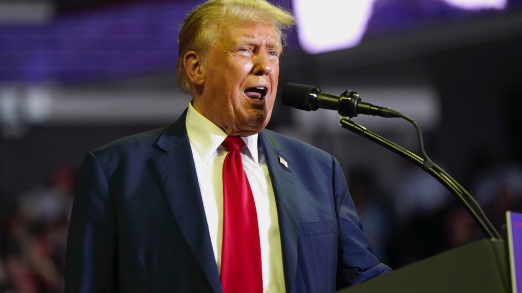 القاضي في قضية وثائق ترامب السرية يمنح طلبه عقد جلسة استماع بشأن أدلة رئيسية في لائحة الاتهام