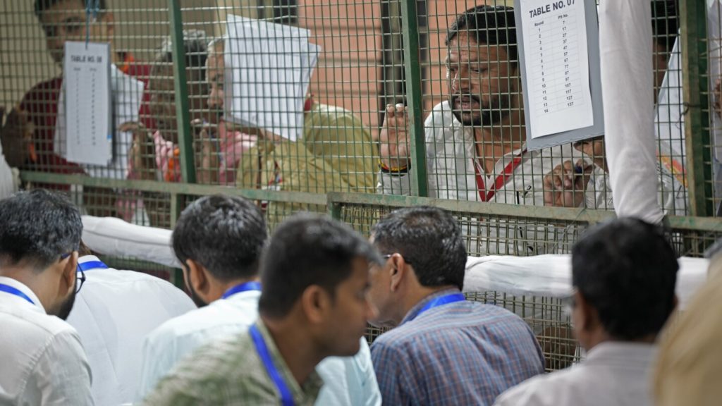 الهند تبدأ فرز الأصوات في انتخابات ماراثونية من المتوقع أن تمنح رئيس الوزراء مودي فترة ولاية ثالثة