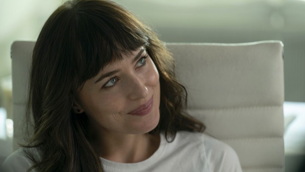 مراجعة الفيلم: داكوتا جونسون تجلب أصالتها الفائزة إلى كوميديا الصداقة اللطيفة “هل أنا بخير؟”