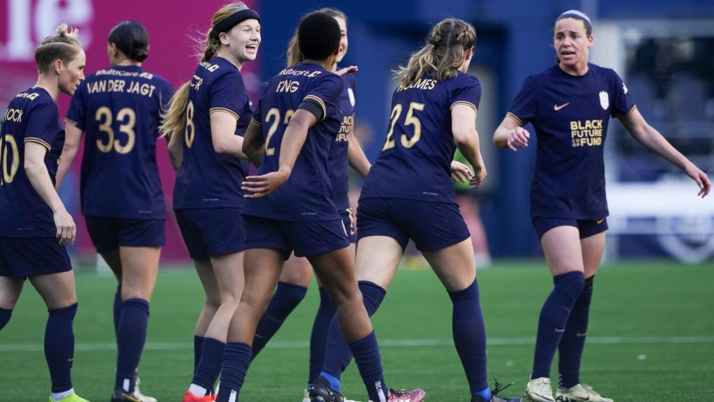 سياتل ساوندرز وشركة الاستثمار كارلايل تضعان اللمسات النهائية على الاستحواذ على سياتل رين التابعة لشركة NWSL