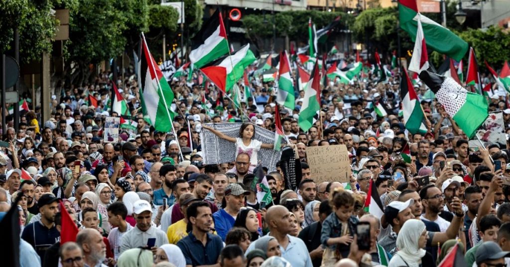 المغاربة يتظاهرون دعما للفلسطينيين