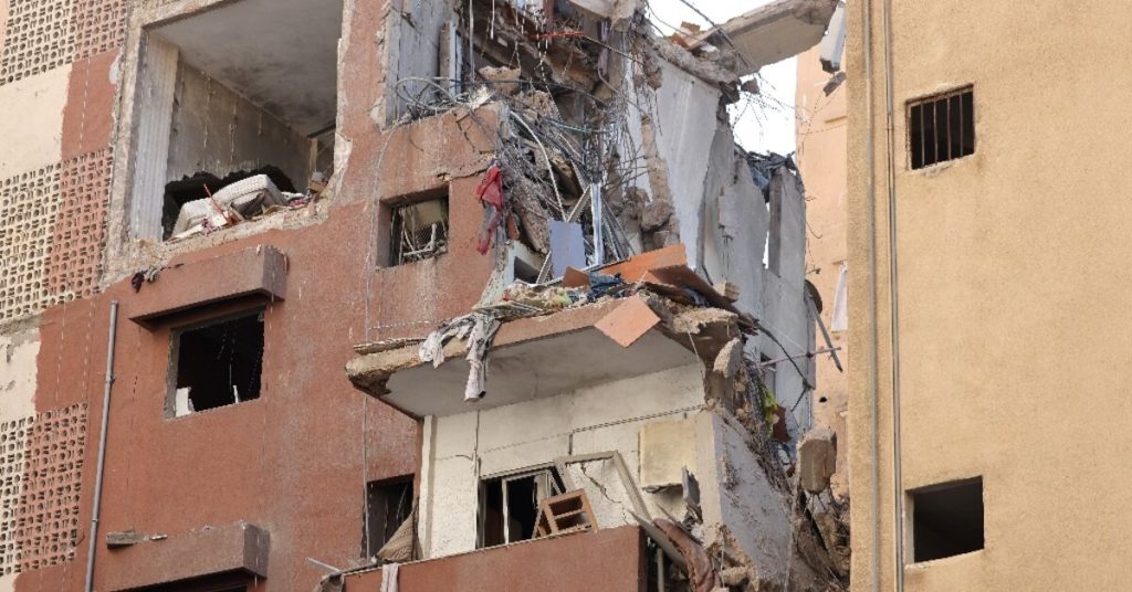 حزب الله يقول إن القائد الأعلى شكر كان في المبنى الذي ضربته إسرائيل في بيروت