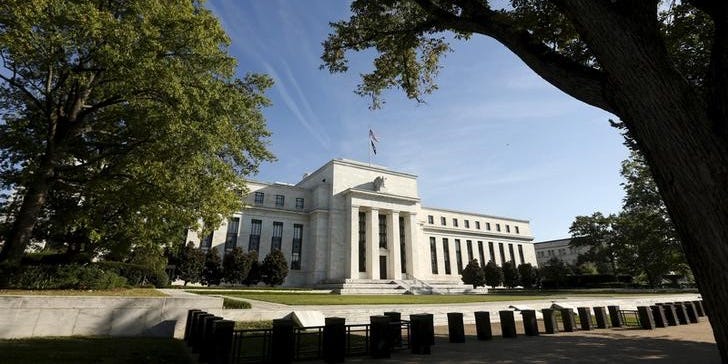 يقول رئيس استراتيجية جي بي مورجان إن المسرح مهيأ لخفض أسعار الفائدة مرتين هذا العام، لكن المستثمرين بحاجة إلى توخي الحذر عند إضافة المزيد من التعرض لسوق الأسهم