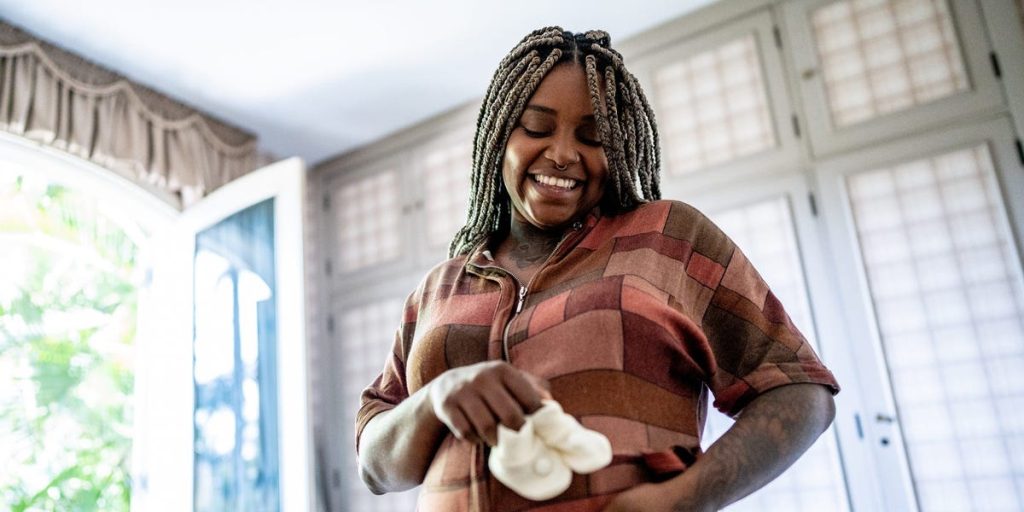 تجري فيلادلفيا تجارب على مشاريع الدخل المضمون للنساء الحوامل والأسر غير الآمنة في السكن