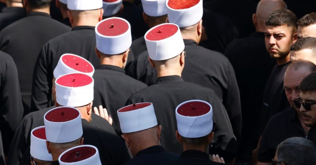 آلاف الدروز يشيعون جثامين الشباب الذين قتلوا في هجوم صاروخي على الجولان