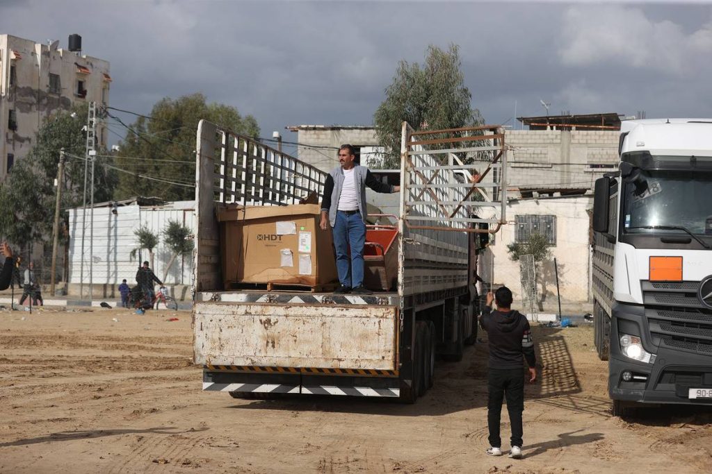 غزة: المستشفى الميداني الأردني يجري عملية جراحية لطفلة