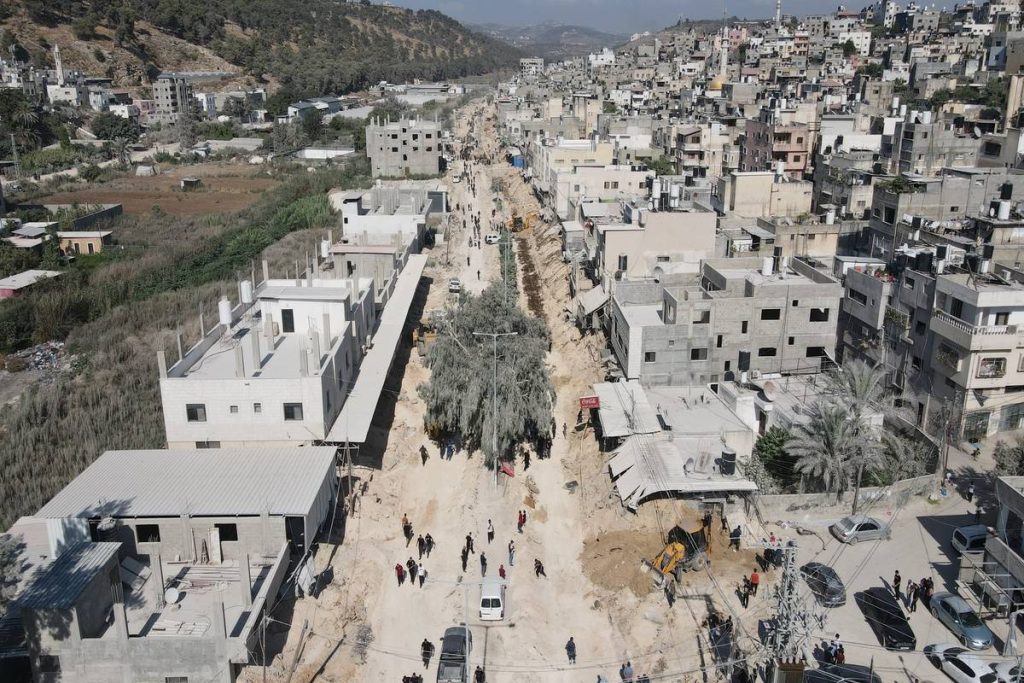 جماهير فلسطينية تمنع قوات الأمن الفلسطينية من اعتقال قائد كتيبة طولكرم