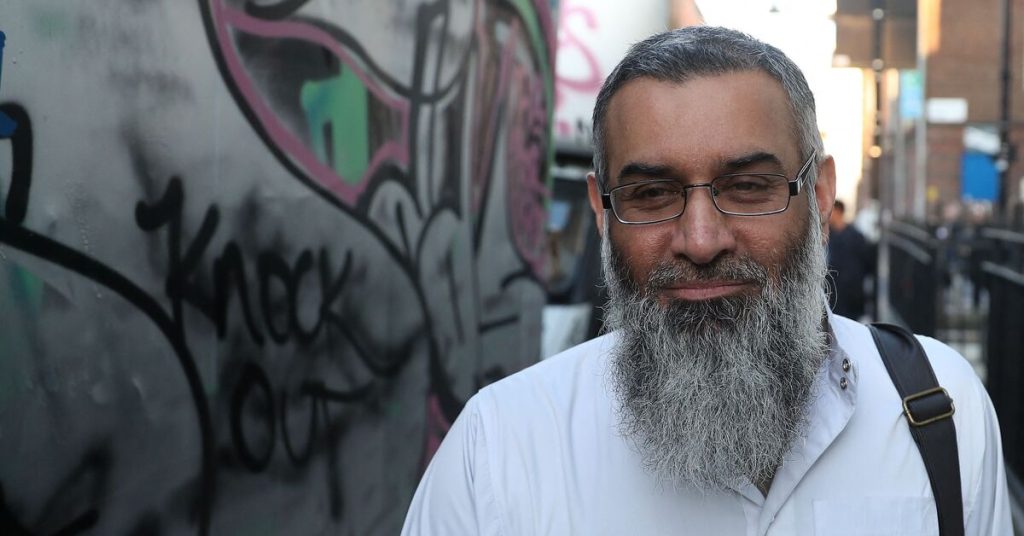 ما هو سبب إدانة المملكة المتحدة للداعية الإسلامي أنجم شودري بتهمة الإرهاب؟