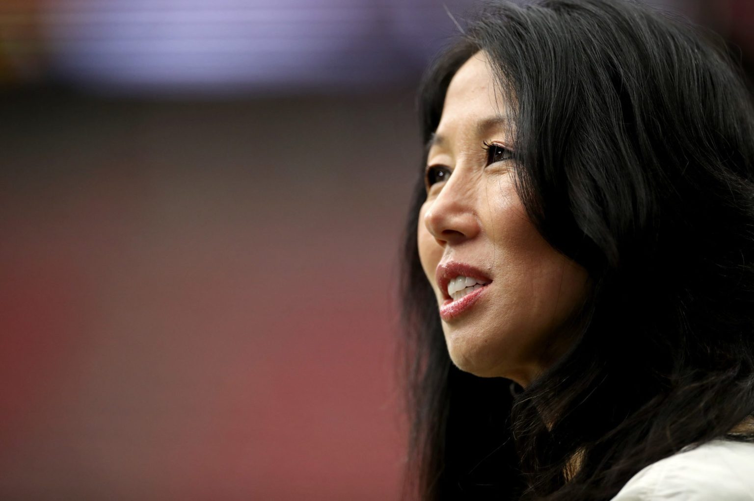 كيم بيجولا، المالك المشارك السابق لفريق بيلز، يظهر علنًا لأول مرة منذ إصابته بأزمة قلبية