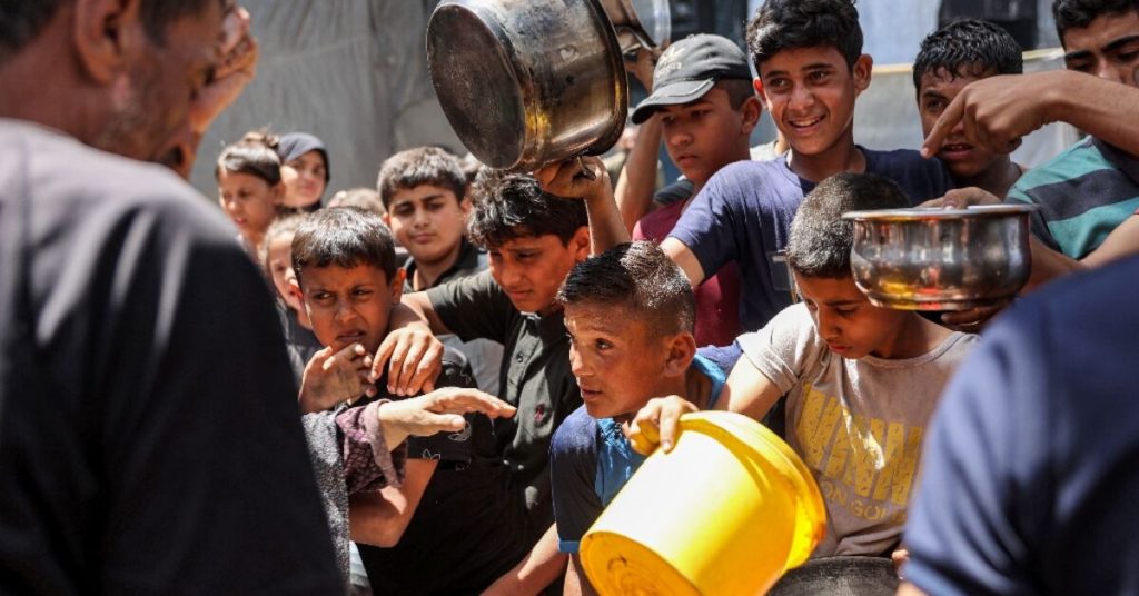 الترفيه “منسي”: حرب غزة تدفع الأطفال إلى العمل