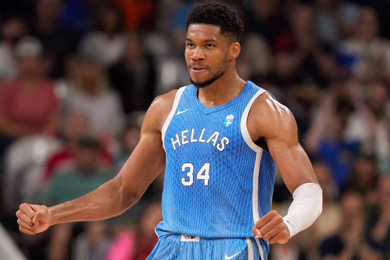 يانيس أنتيتوكومبو يتحدث عن تجربته الأولمبية: “لا أستطيع التوقف عن الابتسام”