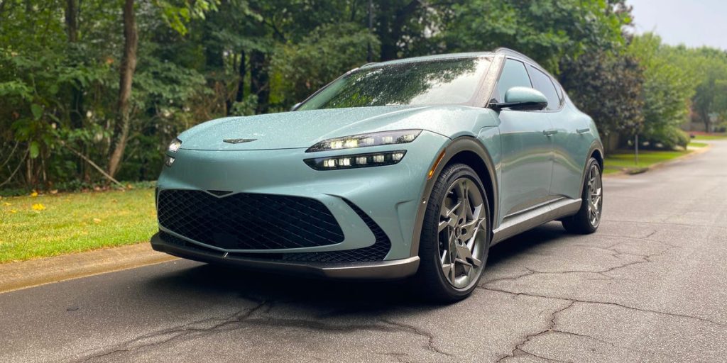 لقد قمت بقيادة سيارة Genesis GV60 الكهربائية الرياضية متعددة الاستخدامات والتي يبلغ سعرها 71000 دولار أمريكي. لقد جعلت هذه الميزات الـ 21 السيارة تبدو فاخرة.