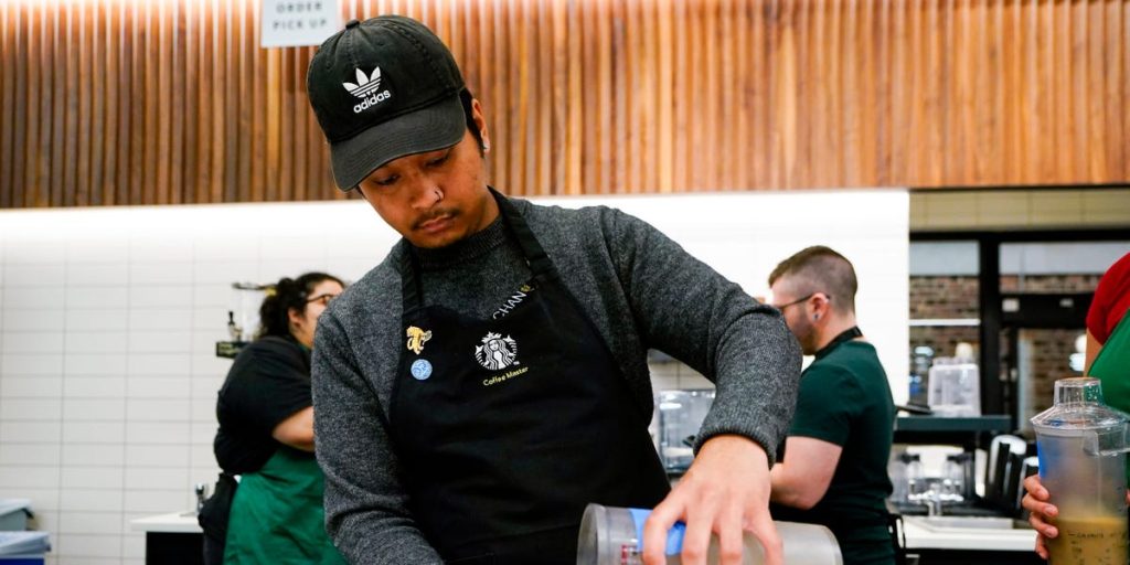 5 من خبراء القهوة في ستاربكس يسلطون الضوء على ما يريدون من الرئيس التنفيذي الجديد أن يفعله