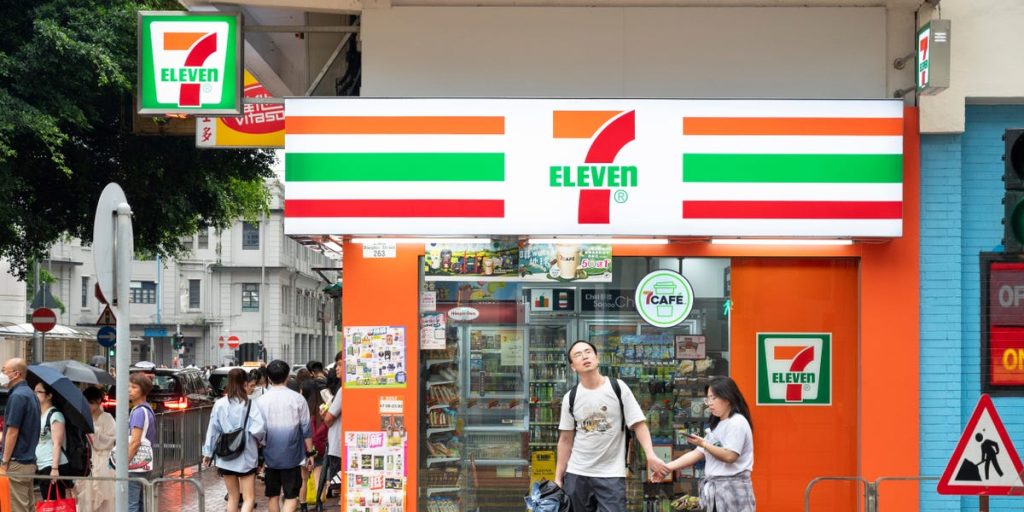 الشركة الكندية التي تقف وراء Circle K تريد شراء الشركة اليابانية المالكة لـ 7-Eleven في صفقة ضخمة