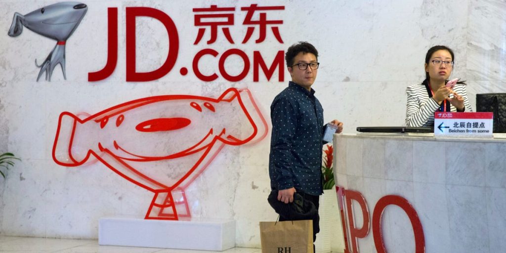تراجعت أسهم JD.com بعد أن باعت شركة Walmart حصتها البالغة 3.6 مليار دولار في شركة التجزئة الصينية