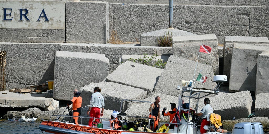 غواصون يعثرون على 4 جثث في يخت مايك لينش الغارق