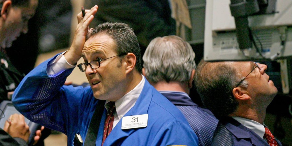 حذر خبير اقتصادي شهير، توقع حدوث ركود في عام 2008، من تأخر بنك الاحتياطي الفيدرالي في خفض أسعار الفائدة، وأن الانحدار قادم على الرغم من معنويات المستثمرين “الخارجة عن المألوف”.