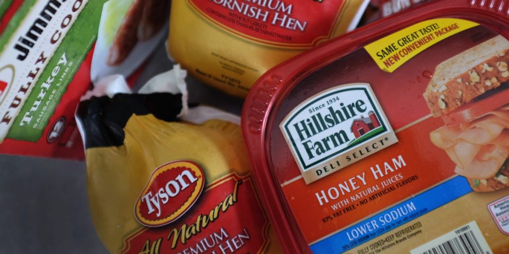 أصبح مدير الشؤون المالية لشركة تايسون خارج منصبه. وقد حصل وريث تايسون على المنصب في سن 32 عامًا، مما يجعله أصغر مدير مالي في قائمة فورتشن 500.