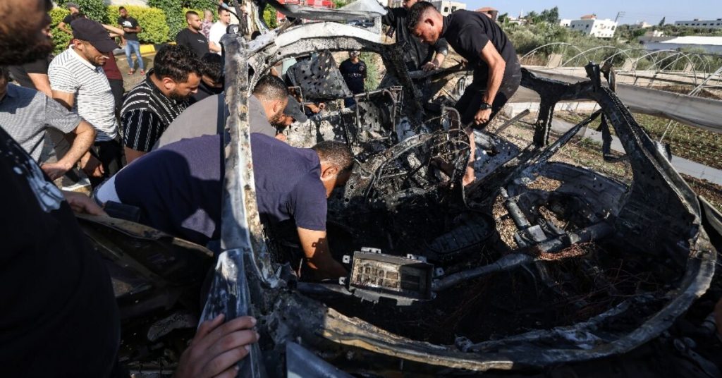 مصادر فلسطينية: مقتل 5 أشخاص في غارة لطائرة إسرائيلية بالضفة الغربية