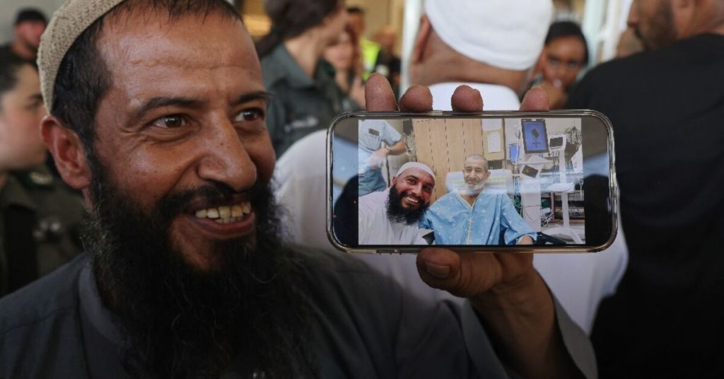 خروج رهينة إسرائيلي من غزة مع انعقاد محادثات التهدئة في قطر