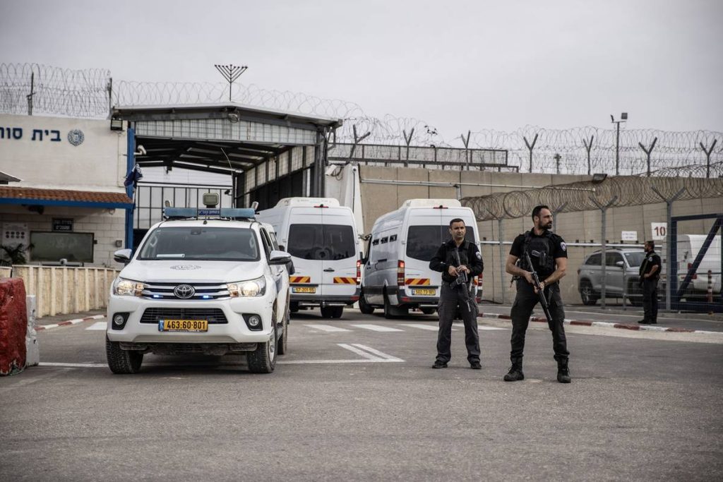 “المحققون حاولوا إغراقي بمياه المرحاض” – أسير فلسطيني