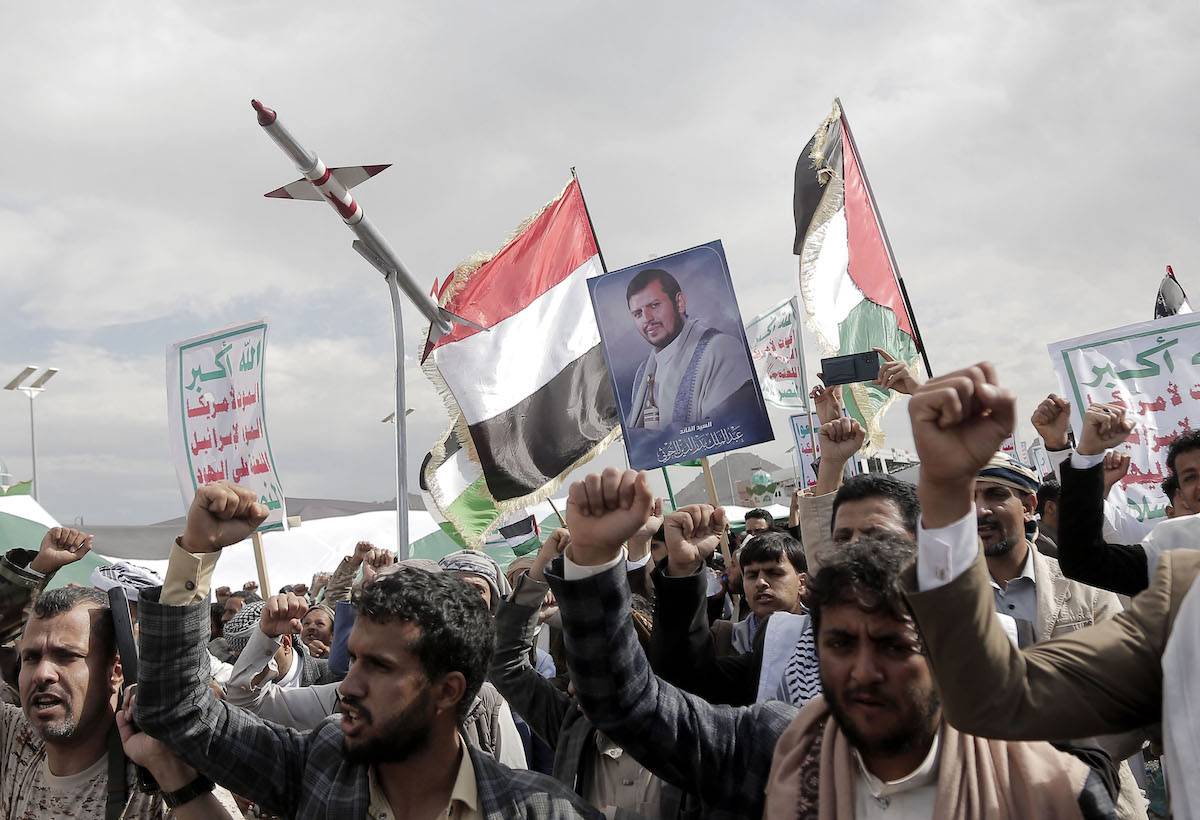 يجتمع الآلاف من المتظاهرين في شارع سيبين بعد صلاة الجمعة لإظهار التضامن مع الفلسطينيين والاحتجاج على الهجمات الإسرائيلية على غزة ، بعد دعوة من الحوثيين المدعومين من الإيرانيين في سانا ، اليمن في 08 مارس ، 2024. (محمد هامود - وكالة Anadolu))