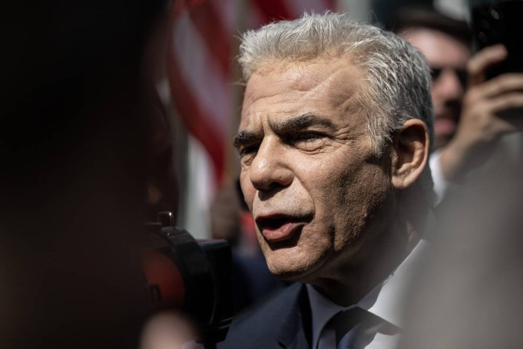 زعيم المعارضة الإسرائيلية يدعو نتنياهو إلى التوجه إلى مصر لإجراء محادثات لوقف إطلاق النار في غزة