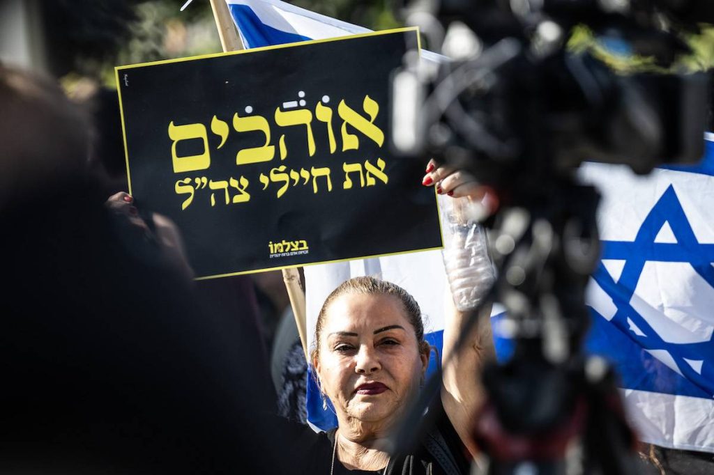 صحافي إسرائيلي يدعو إلى تحويل الاغتصاب إلى سياسة حكومية تجاه الأسرى الفلسطينيين