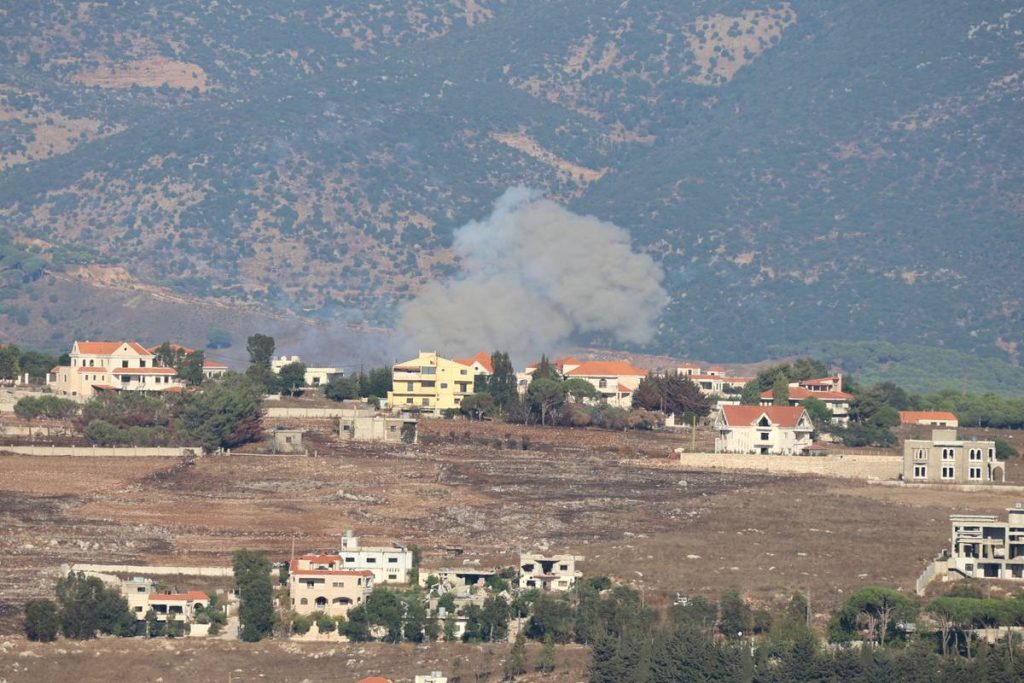 جيش الاحتلال الإسرائيلي يستهدف آليات للدفاع المدني في جنوب لبنان