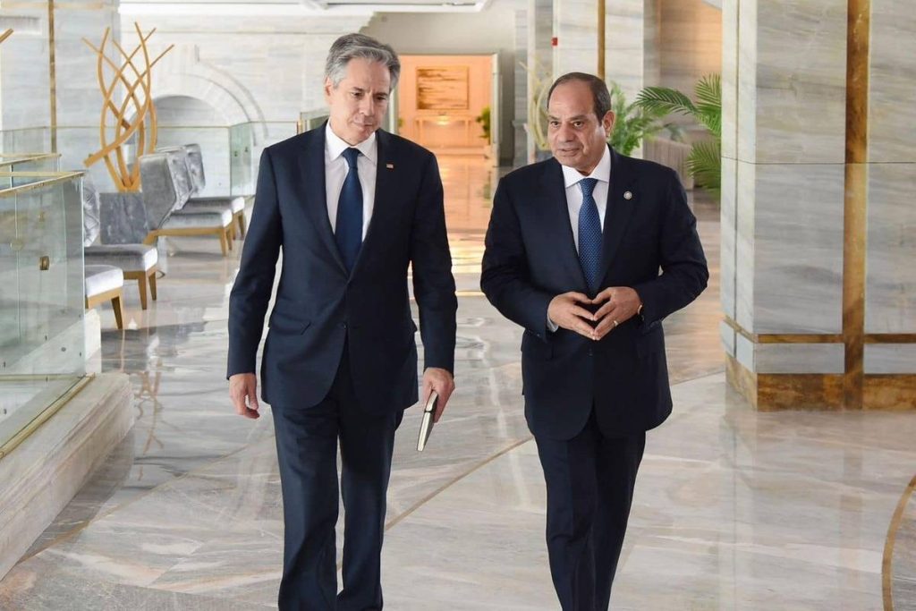 الرئيس المصري يلتقي بلينكن ويحذر من توسع حرب غزة إقليميا