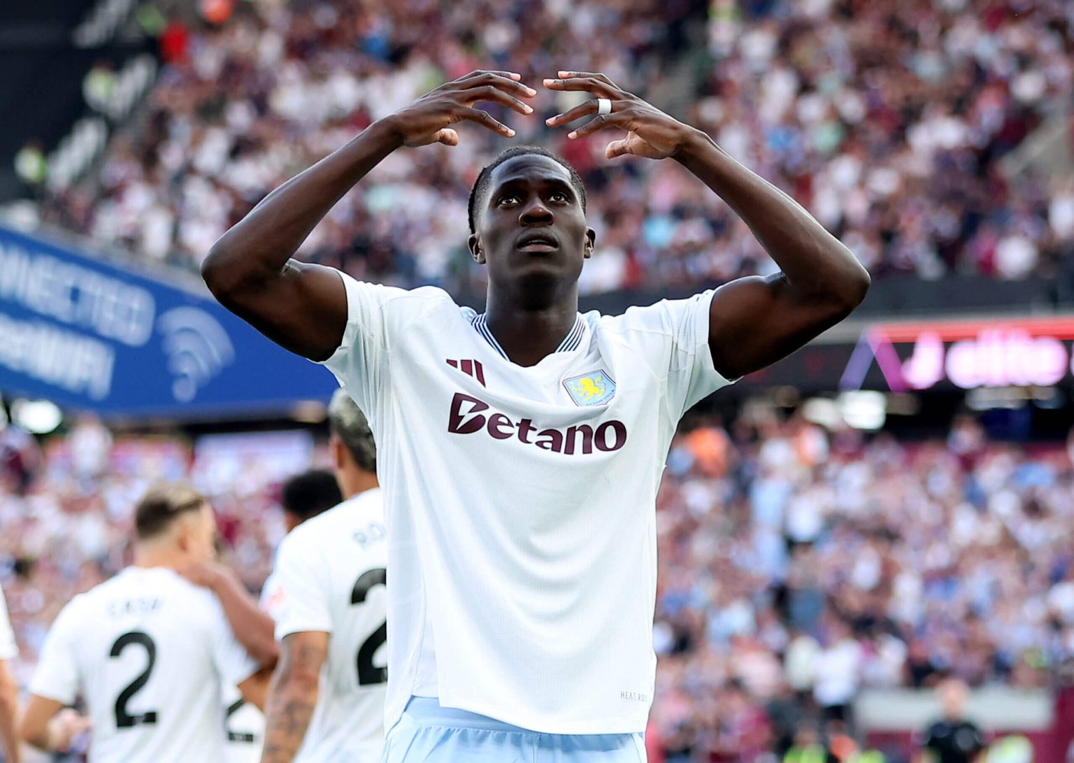 أونانا يجلب الطول والوعي إلى خط وسط أستون فيلا – إنه الآن الرجل الرئيسي لإيمري