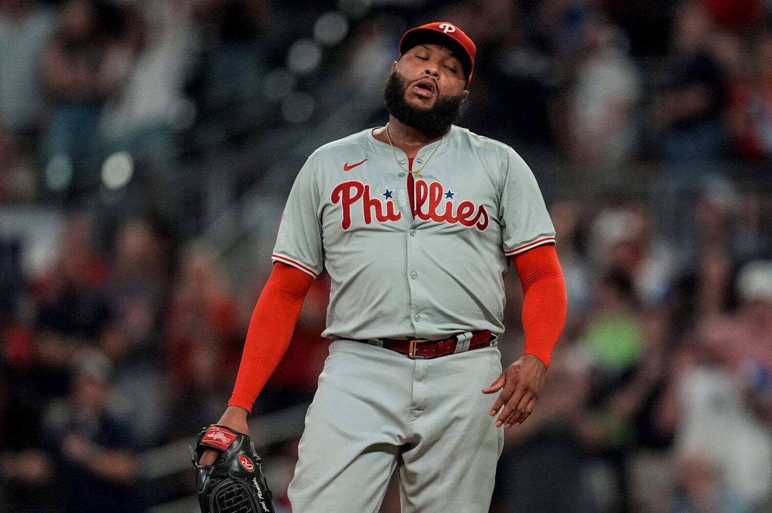 رحيل خوسيه ألفارادو المفاجئ يترك فراغًا لفريق فيلادلفيا: كيف يمكنهم تعديل مزيج حظيرة الإغاثة