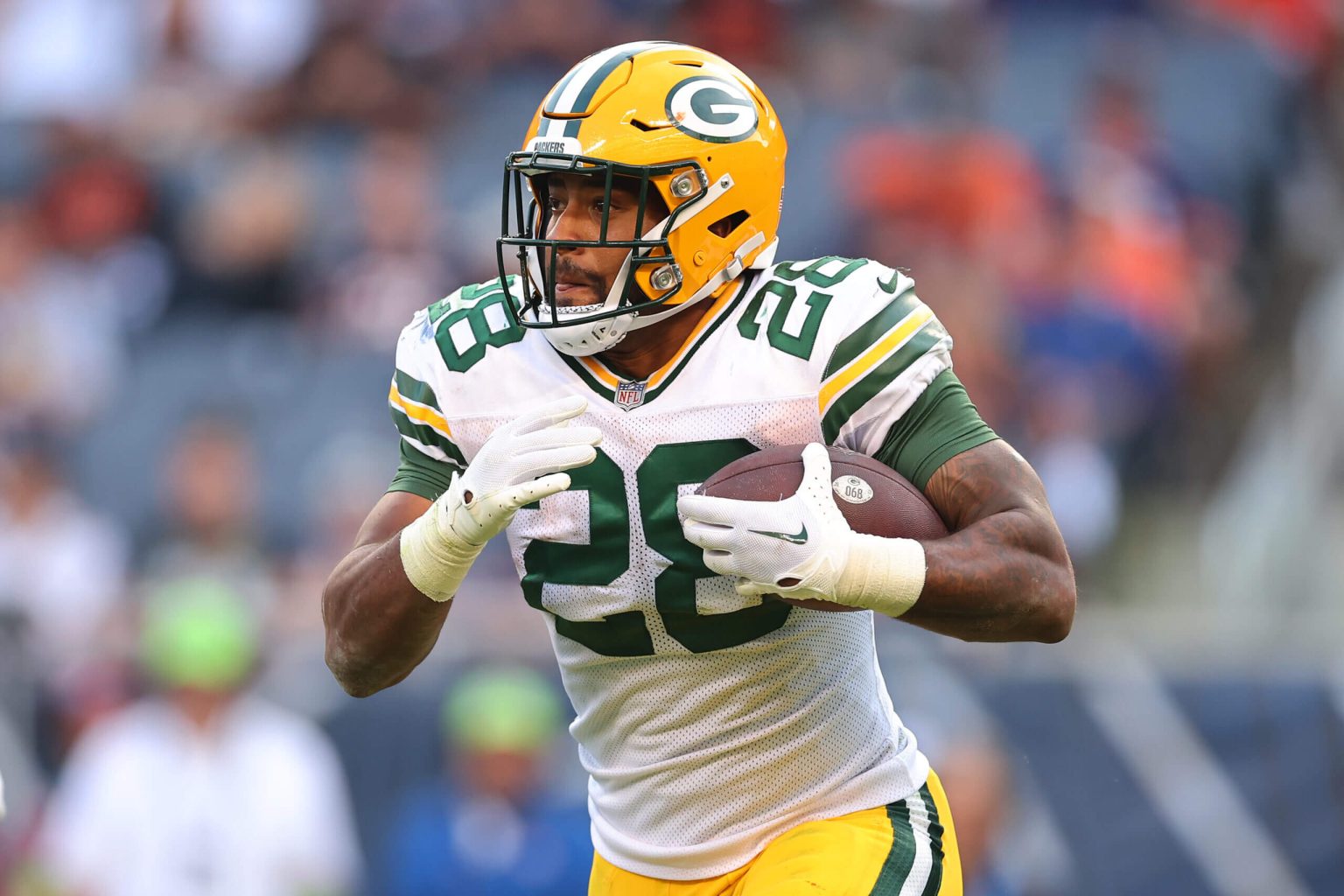 لاعب الركض في فريق باكرز أيه جيه ديلون ينضم إلى قائمة المصابين حتى نهاية الموسم بسبب إصابة في ستينجر