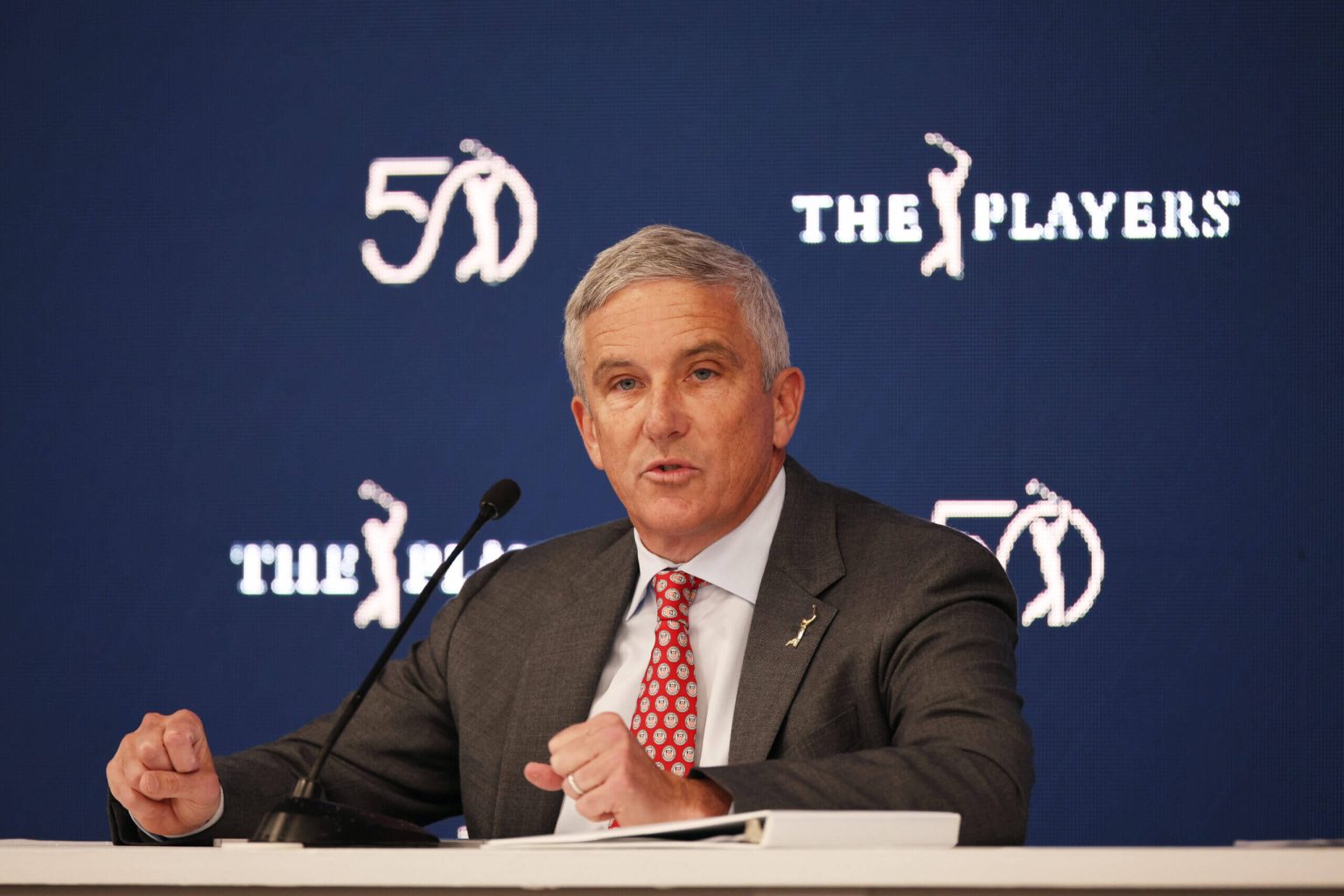 جولة PGA وPIF يعملان دون موعد نهائي للتوصل إلى اتفاق