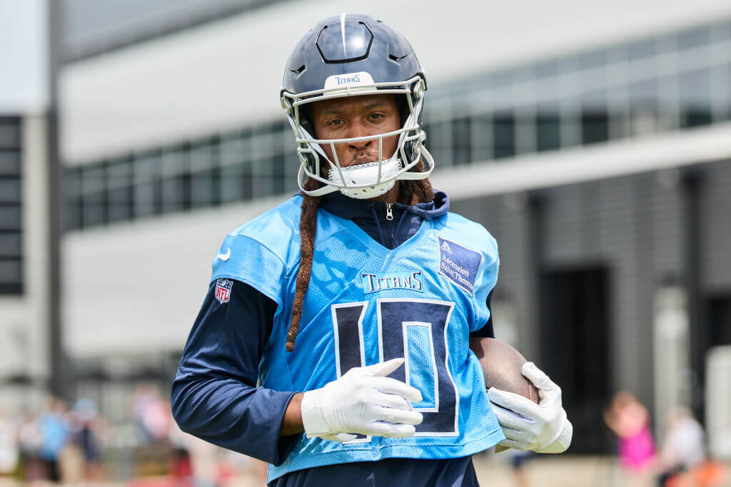 دي أندريه هوبكنز لاعب فريق تيتانز يغيب عن الملاعب لمدة تتراوح بين 4 و6 أسابيع بسبب إصابة في الركبة: تقارير